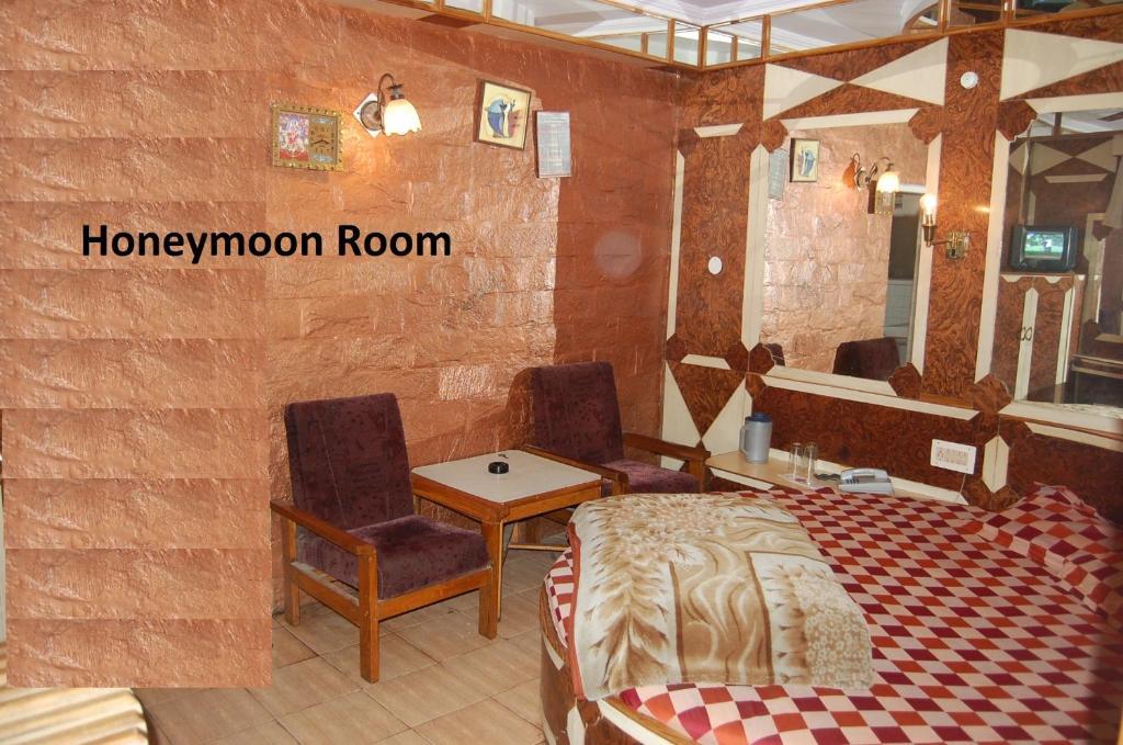 Hotel Gulmarg Regency Shimla Bilik gambar